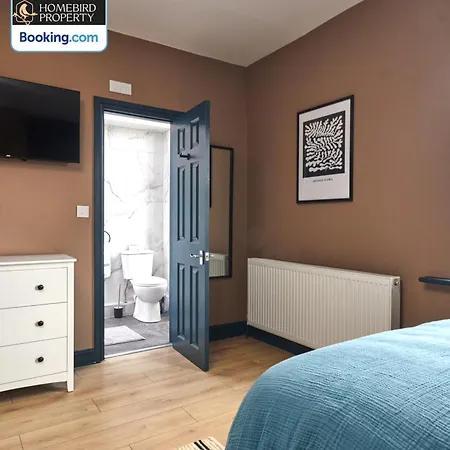 Beautiful 3bdr House By Homebird Management Short Lets & Serviced With Free Parking & Free Wifi Nyaraló *