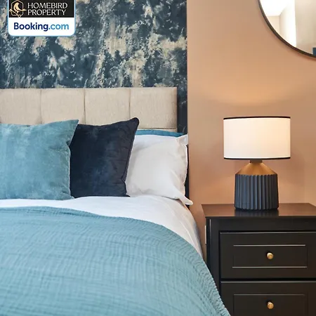 Nyaraló Beautiful 3bdr House By Homebird Management Short Lets & Serviced With Free Parking & Free Wifi *