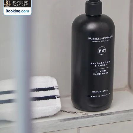 Beautiful 3bdr House By Homebird Management Short Lets & Serviced With Free Parking & Free Wifi Nyaraló *