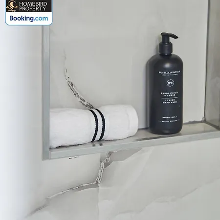 Beautiful 3bdr House By Homebird Management Short Lets & Serviced With Free Parking & Free Wifi Leeds