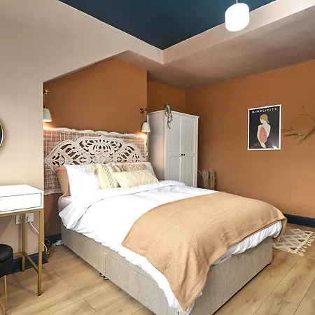 Homebird - Haddon House * Leeds (West Yorkshire)