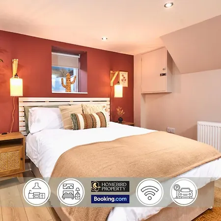 Beautiful 3bdr House By Homebird Management Short Lets & Serviced With Free Parking & Free Wifi Holiday home