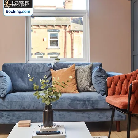 Semesterbostad Beautiful 3bdr House By Homebird Management Short Lets & Serviced With Free Parking & Free Wifi