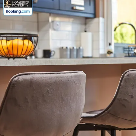 Semesterbostad Beautiful 3bdr House By Homebird Management Short Lets & Serviced With Free Parking & Free Wifi Leeds (West Yorkshire)