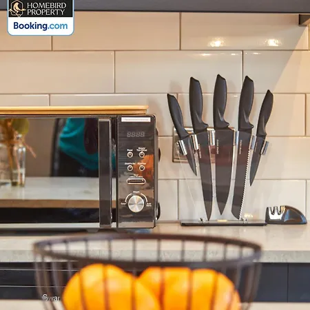 Будинок відпочинку Beautiful 3bdr House By Homebird Management Short Lets & Serviced With Free Parking & Free Wifi