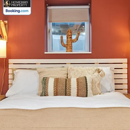 Beautiful 3bdr House By Homebird Management Short Lets & Serviced With Free Parking & Free Wifi Будинок відпочинку Лідс