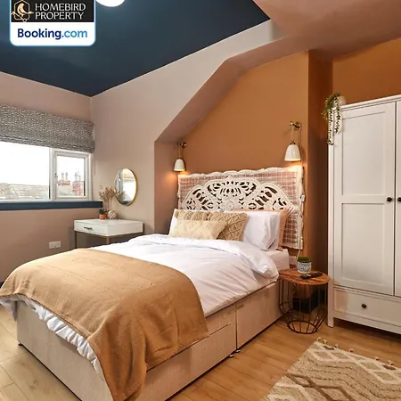 Beautiful 3bdr House By Homebird Management Short Lets & Serviced With Free Parking & Free Wifi * Лідс