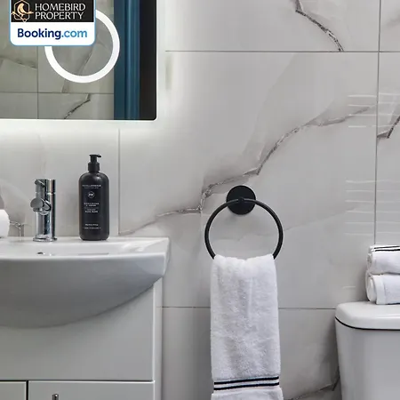 Будинок відпочинку Beautiful 3bdr House By Homebird Management Short Lets & Serviced With Free Parking & Free Wifi *