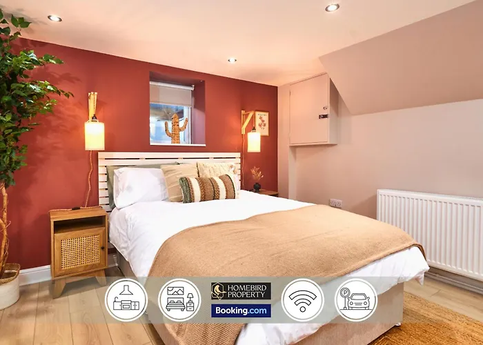 Beautiful 3bdr House By Homebird Management Short Lets & Serviced With Free Parking & Free Wifi Semesterbostad