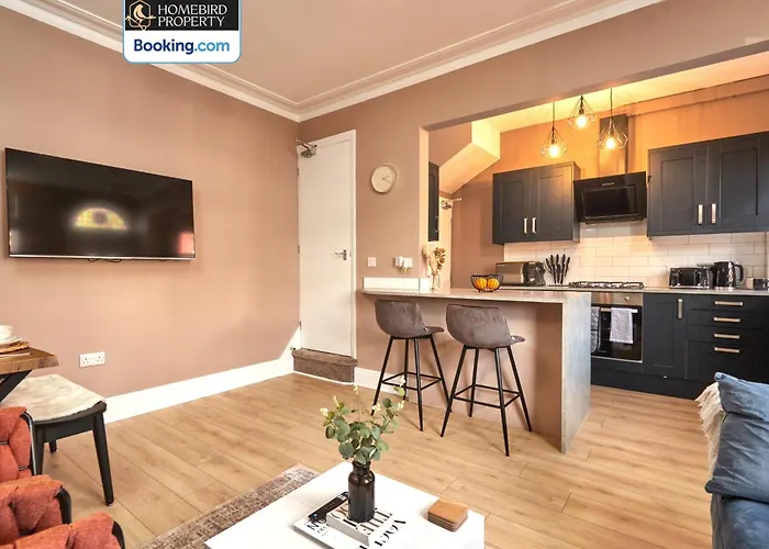 Beautiful 3bdr House By Homebird Management Short Lets & Serviced With Free Parking & Free Wifi Leeds (West Yorkshire)