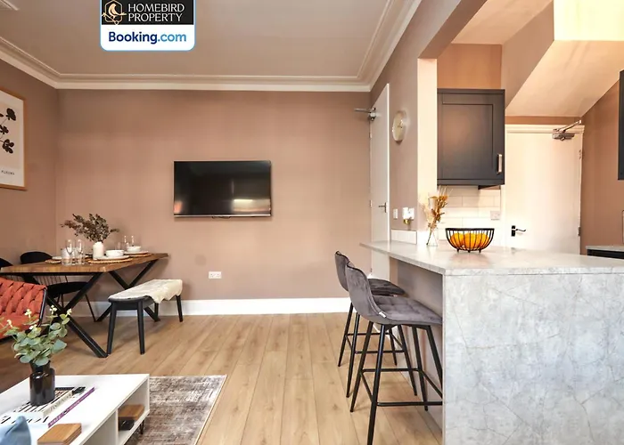 Beautiful 3bdr House By Homebird Management Short Lets & Serviced With Free Parking & Free Wifi Leeds (West Yorkshire)