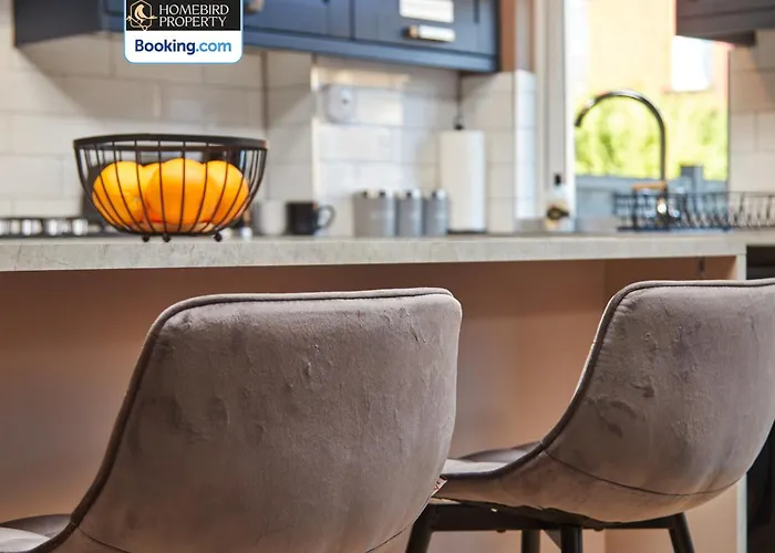 Semesterbostad Beautiful 3bdr House By Homebird Management Short Lets & Serviced With Free Parking & Free Wifi Leeds (West Yorkshire)