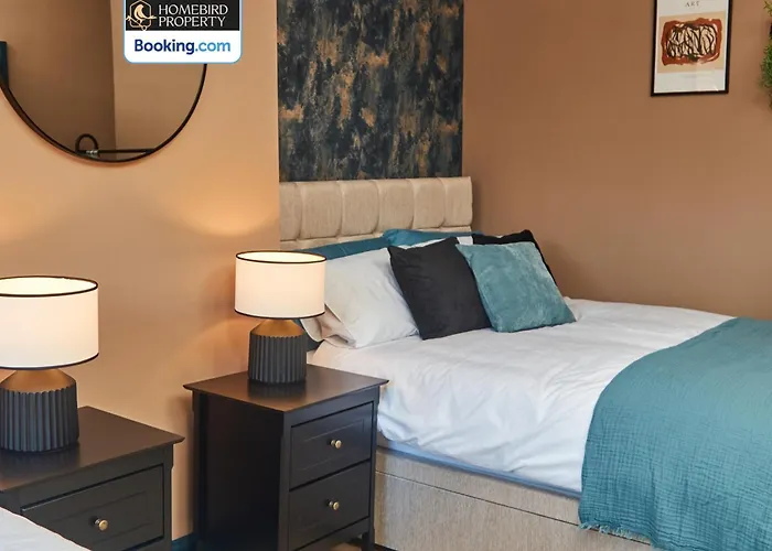 Semesterbostad Beautiful 3bdr House By Homebird Management Short Lets & Serviced With Free Parking & Free Wifi Leeds (West Yorkshire)