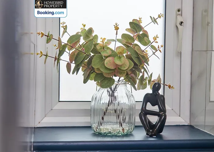 Semesterbostad Beautiful 3bdr House By Homebird Management Short Lets & Serviced With Free Parking & Free Wifi *