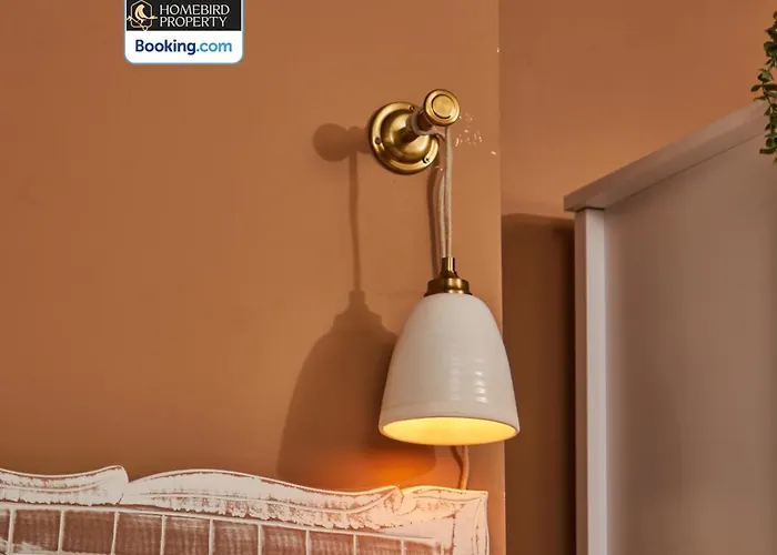 Semesterbostad Beautiful 3bdr House By Homebird Management Short Lets & Serviced With Free Parking & Free Wifi