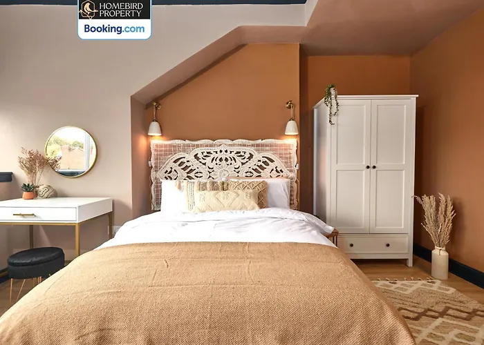 Beautiful 3bdr House By Homebird Management Short Lets & Serviced With Free Parking & Free Wifi Semesterbostad *