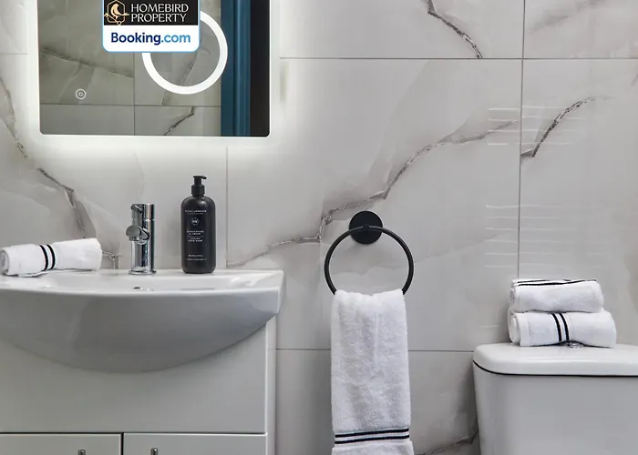 Semesterbostad Beautiful 3bdr House By Homebird Management Short Lets & Serviced With Free Parking & Free Wifi *