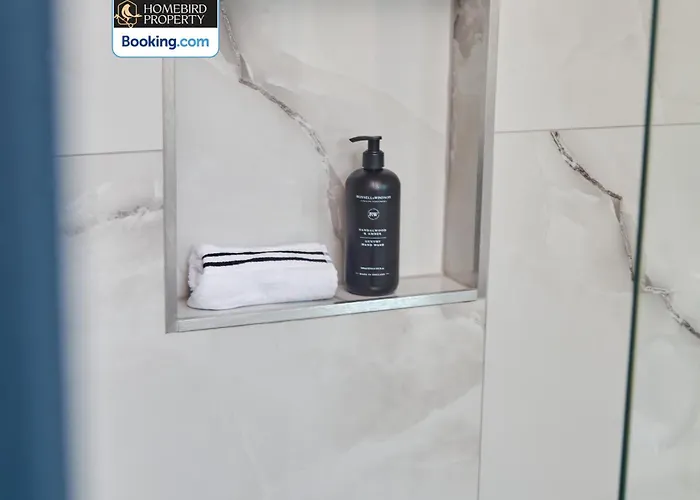 Semesterbostad Beautiful 3bdr House By Homebird Management Short Lets & Serviced With Free Parking & Free Wifi Leeds (West Yorkshire)