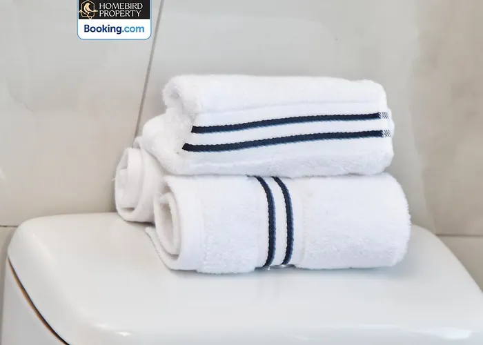 Beautiful 3bdr House By Homebird Management Short Lets & Serviced With Free Parking & Free Wifi Semesterbostad *