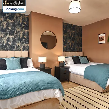 Feriehus Beautiful 3bdr House By Homebird Management Short Lets & Serviced With Free Parking & Free Wifi *