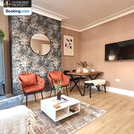 Beautiful 3bdr House By Homebird Management Short Lets & Serviced With Free Parking & Free Wifi Feriehus Leeds (West Yorkshire)