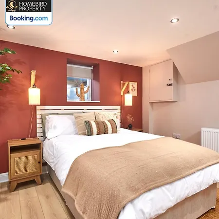 Beautiful 3bdr House By Homebird Management Short Lets & Serviced With Free Parking & Free Wifi Feriehus Leeds (West Yorkshire)